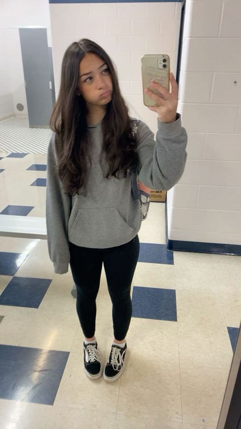 School Fits Leggings, Vans With Socks Outfit, Athletic Outfits Leggings, Modest Athletic Outfits, Light Grey Leggings Outfit, Gray Hoodie Outfit, Cute School Fits, Grey Leggings Outfit, Simple Outfits For School