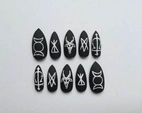 Satanic Nail Art, Satanic Nails, Nail Art Witch, Witchcraft Nails, Lilith Nails, Ice Makeup, Roach Clips, Black Stiletto Nails, Witch Nails