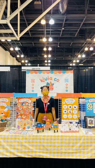 Photo - Google Photos Booth Merchandising Ideas, Artist Alley Display, Festival Booth Display, Art Festival Booth, Craft Show Table, Art Fair Display, Craft Fair Vendor, Creative Booths, Booth Table