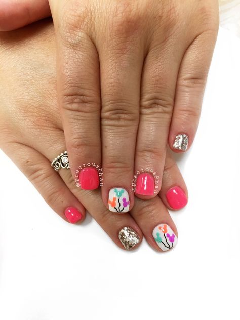 Disney nails. Mickey and Minnie Mouse. Disneyland nails. Balloons. #PreciousPhan Disney Nails Balloons, Disney Nails Neon, Disney Flower And Garden Nails, Neon Disney Nails, Disney Nails Kids, Mickey Balloon Nails, Disney Nails For Kids, Disney Balloon Nails, Kids Disney Nails