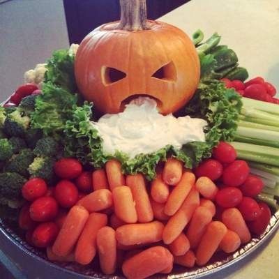 75+ Creepy Halloween Food Ideas For Parties Which Are Spooktacular And So Exciting - RecipeMagik Halloween Food Ideas For Parties, Veggie Tray Ideas, Food Ideas For Parties, Halloween Veggie Tray, Halloween Cheesecake, Shades Of Burgundy Hair, Healthy Halloween Food, Creepy Halloween Food, Ideas For Parties