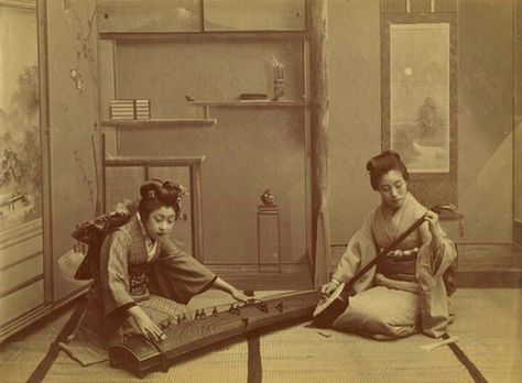 SAKURA SAKURA Koto traditional Japanese Koto Instrument, Life In Japan, Still Life Fruit, Japanese Geisha, Japan Culture, Japan Photo, Vintage Japan, New York Public Library, Picture Collection