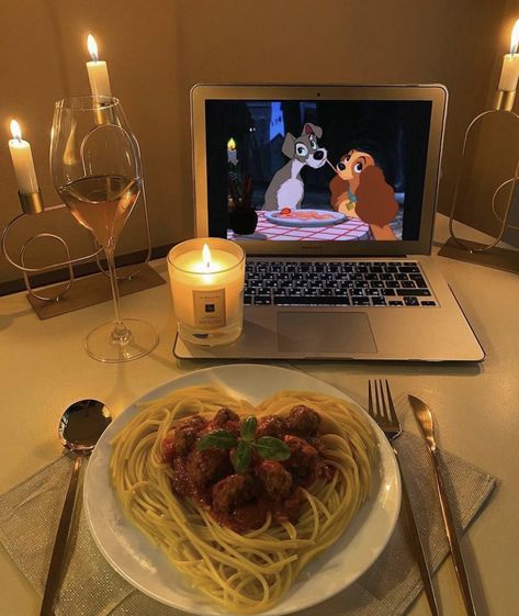 Dinner Date Aesthetic, Movie Night Food, Cute Date Ideas, Dinner And A Movie, Night Food, Think Food, Romantic Gestures, Romantic Night, Date Dinner