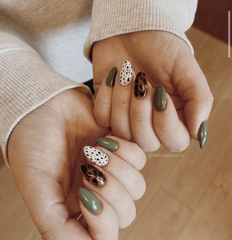 Fall Luminary Nails, Luminary Nails Design, Green Trendy Nails, Botanical Nails, Luminary Nails, Green Fall Nails, Earthy Nails, Harry Potter Nail Art, Green Nail Designs