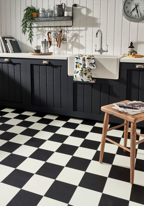 Checkered Floor Kitchen, White Kitchen Floor, White Tile Kitchen Floor, Black And White Tiles Bathroom, Checkered Floor, Black White Kitchen, White Kitchen Tiles, White Bathroom Decor, Black Bathroom Accessories