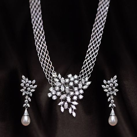 Diamond Sets Necklace, Diamond Jewellery Set, Gold Souk, Pendant Necklace Diamond, Diamond Pendant Set, Royal Jewellery, Beautiful Diamond Necklace, Diamond Pendant Jewelry, Bridal Diamond Necklace