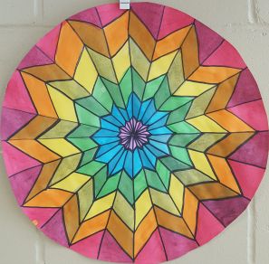 This is an awesome Art and Geometry cross-curricular lesson plan, complete with printable PDFs. Principal Of Design Balance Drawing, Radial Balance Art Design, Balance Art Drawing Principles Of Design, Radial Symmetry Art Lesson, Radial Balance Design, Radial Symmetry Design, Radial Design Art, Balance In Art, Concentric Design