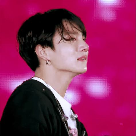 Jungkook Crying Gif, Jungkook Gifs, Bts V Gif, Crying Gif, Jungkook Funny, Bts Reactions, 1 September, Bts Jungkook And V, Bts Dancing