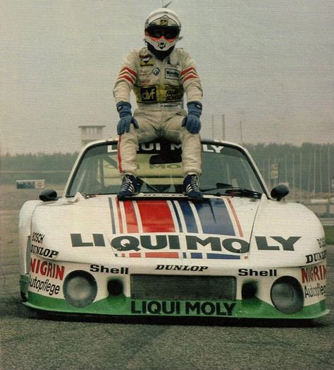 Manfred Winkelhock - Porsche Vintage Racing Aesthetic, Nike Rosa, Touring Car Racing, Porsche 935, Classic Racing Cars, Racing Helmets, Motorsport Photography, Vintage Porsche, Street Racing Cars