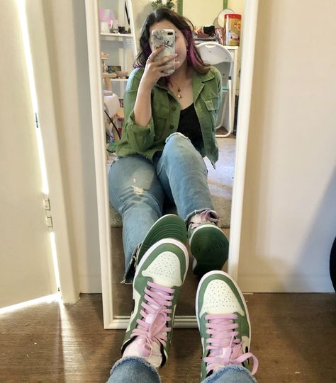 Dutch Green Jordans Outfit, Jordan 1 Dutch Green, Jordan 1 Green, Nike Air Jordans Outfit, Green Jordans, Coordinate Graphing, Jordan Outfit, Nike High Tops, Corporate Outfits