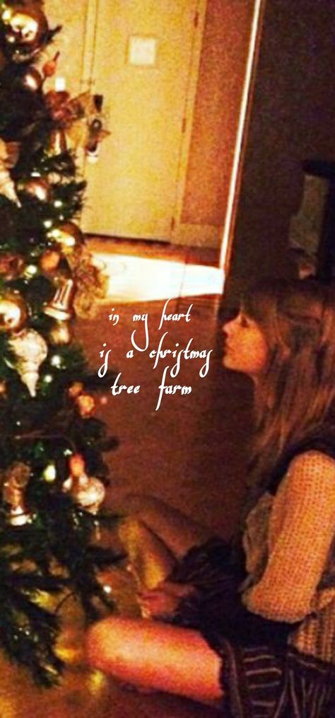 Christmas Tree Farm Wallpaper, Farm Wallpaper, Christmas Wallpaper Iphone Cute, Taylor Swift Christmas, Taylor Swift Party, Xmas Wallpaper, Taylor Lyrics, Taylor Swift Posters, Under The Mistletoe