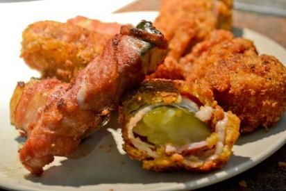 Bacon Wrapped Fried Pickles! Pickle Fries, Deep Fried Bacon, Bacon Wrapped Pickles, Wrapped Pickles, Making Pickles, Pickle Spears, Deep Fried Pickles, Fried Bacon, Veggie Side Dish Recipes