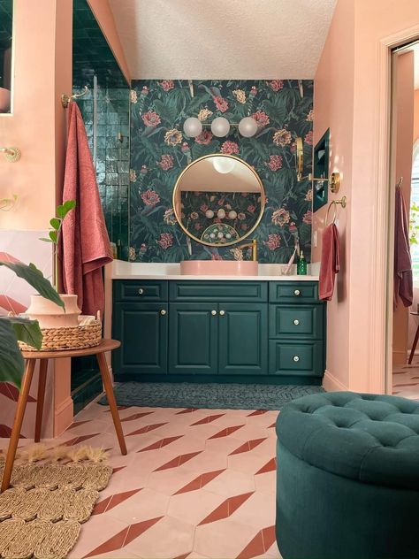 Pink And Emerald Green Bathroom, Pink Maximalist Bathroom, Pink And Teal Bathroom, Orange And Green Bathroom, Green Pink Bathroom, Pink Floral Bathroom, Pink And Green Bathroom, Green And Pink Bathroom, Maximalist Bathroom