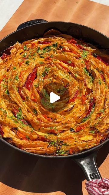 Carolina Gelen on Instagram: "VEGGIE CRINKLE CAKE — a breakfast recipe that’ll get you excited to wake up in the morning: veggie-packed crinkled phyllo pastry, baked in a spiced custard made more nutritious with @gonnaneedmilk #gonnaneedmilk #ad   Recipe on my website  #breakfast #crinklecake #cooking #recipe" Phyllo Dough Recipes Breakfast, Crinkle Cakes, Nutrious Meals, Puff Pastry Breakfast Recipes, Phyllo Pastry Recipes, Phyllo Cake, Filo Pastry Recipes Savoury, Tart Shells Recipe, Crinkle Cake