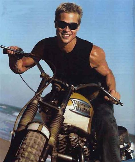 Robbie Williams impeccable taste in vehicles | Triumph Bulletin Board | BritBike Forum Brad Pitt Motorcycle, Brad Pitt Pictures, Ducati 851, Brad Pitt Photos, Moto Triumph, Marianne Faithfull, Ducati Monster, Sepeda Motor, Easy Rider