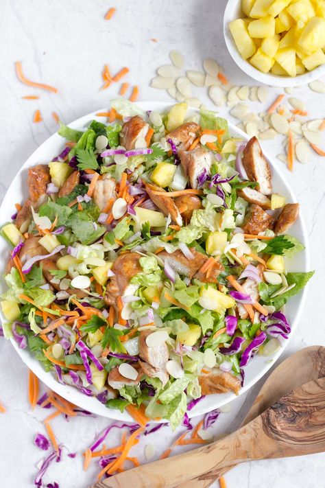 This healthy, Hawaiian salad with pineapple chicken has pineapple chunks, romaine, red cabbage, carrots, almonds, and a soy sauce and sesame vinaigrette! Pineapple Crunchy, Hawaiian Salad Recipes, Hawaiian Pasta, Hawaii Recipe, Chinese Chicken Salad Dressing, Hawaiian Chicken Salad, Marshmallow Salad, Hawaiian Salad, Salad With Pineapple