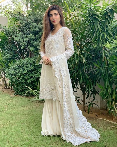 URWA HOCANE shared a photo on Instagram: “A timeless classic - @rizwanbeyg !” • See 1,318 photos and videos on their profile. Wedding South Indian, Komal Meer, Urwa Hocane, Mahira Khan Dresses, Pakistan Dress, Latest Blouse Designs Pattern, White Bridal Dresses, Pakistani Fashion Party Wear, White Gown