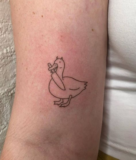 Tattoo Ideas Duck, Tattoos Weird, Evil Duck, Funny Small Tattoos, Duck Tattoos, Duck Pins, Sharpie Tattoos, Handpoke Tattoo, Cute Little Tattoos