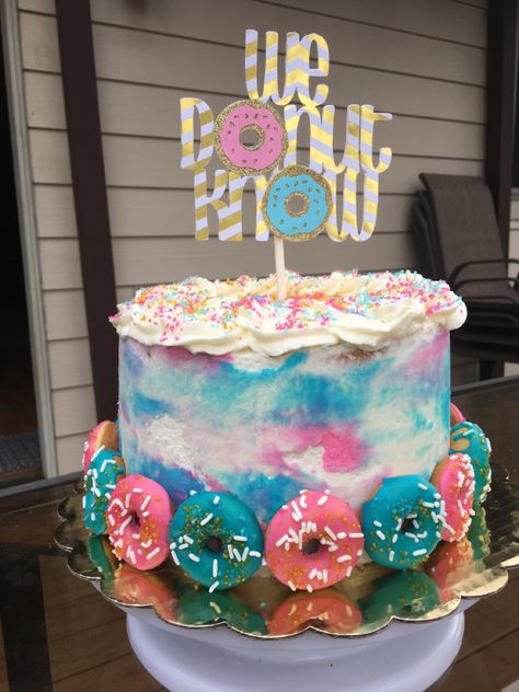 Doughnut Gender Reveal Party, Donut Gender Reveal Cake, Donut Theme Gender Reveal, Donut Gender Reveal Ideas, Cake For Gender Reveal, Donut Gender Reveal Party, Donut Gender Reveal, Simple Gender Reveal, Donut Cake