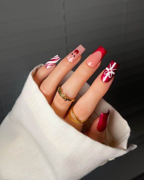 Nails For Christmas Red, Mistle Toe Nails, Christmas Nails Nail Art, Christmas And New Years Nails, Christmas Nails Design Holiday, Nails Weihnachten, Cute Christmas Nail Ideas, Cool Christmas Nails, Juicy Nails