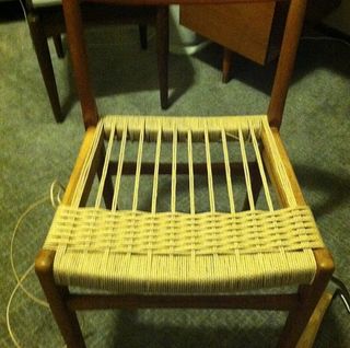 Danish Rope Cord Weaving : 4 Steps (with Pictures) - Instructables Rope Chair Seat, Rope Chair Diy, Reupholster Couch Diy, Weaving Chair, Patio Chairs Makeover, Cord Weaving, Woven Furniture Design, Chaise Restaurant, Danish Cord