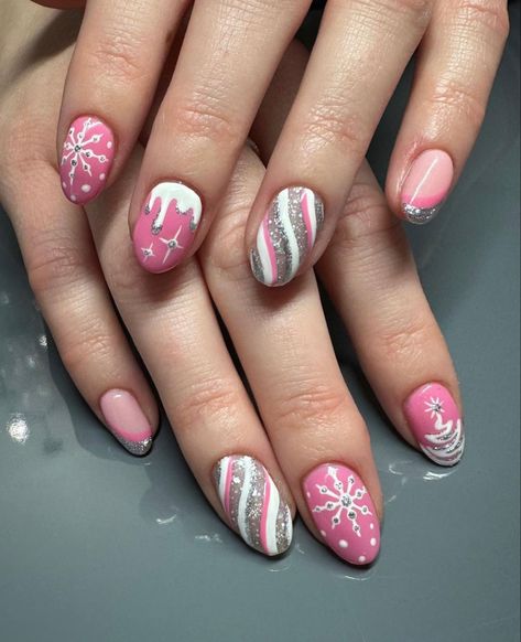 Preppy Nail Ideas Christmas, Christmas Nails Red Designs, Pastel Holiday Nails, Pink And Blue Christmas Nails, Ginger Bread Nail, Nutcracker Nails Designs, Pinkmas Nails, Red And Pink Christmas Nails, Nutcracker Nail Art