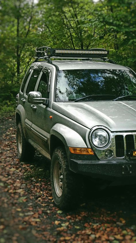 Jeep Liberty Jeep Liberty Aesthetic, Green Jeep, Jeep Ideas, Dream Vehicles, Luxurious Cars, Jeep Liberty, Best Luxury Cars, Dream Car, Amazing Cars