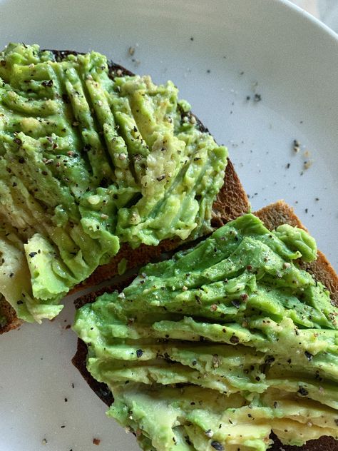 avocado on sourdough bread is simply the best. Toasted Sourdough Bread, Bread With Avocado, Homey House, Avocado Bread, Marketing Aesthetic, Avo Toast, Green Marketing, Summer Loving, Wheat Bread