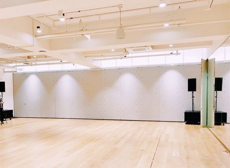 Exo Background For Zoom, Sm Entertainment Building Interior, Studio Dance Room Kpop, Dance Practice Room, Basement Suite Ideas, Dance Room Decor, Zepeto Room, Background Zepeto Room, Zepeto House Background