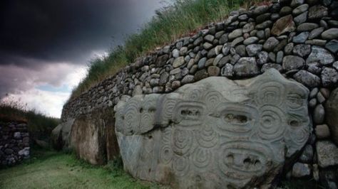 Newgrange, in Co. Meath, where the Dagda had his home. Meath Ireland, Ireland Vacation, Irish Eyes, Standing Stone, Irish Heritage, Republic Of Ireland, Emerald Isle, Sacred Places, Cairns