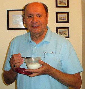 smallsfw.bob Creole Cream Cheese, Mandeville Louisiana, Cultured Buttermilk, Making Cheese, Cheese Mold, Cheese Maker, Strawberry Blueberry, Double Boiler, Plastic Bowls