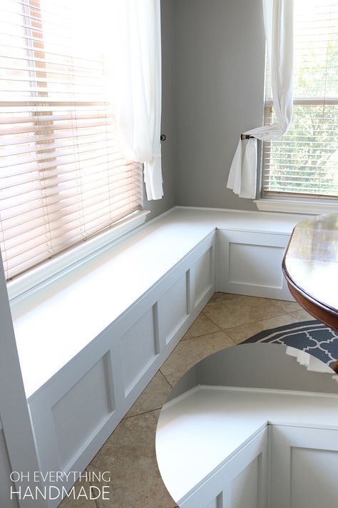 Kitchen Nook Bench - Finished project Diy Kitchen Nook Bench, Nook Bench Seating, Diy Kitchen Nook, Kitchen Nook Bench, Kitchen Corner Bench, Diy Breakfast Nook, Stair Nook, Breakfast Nook Bench, Corner Bench Seating