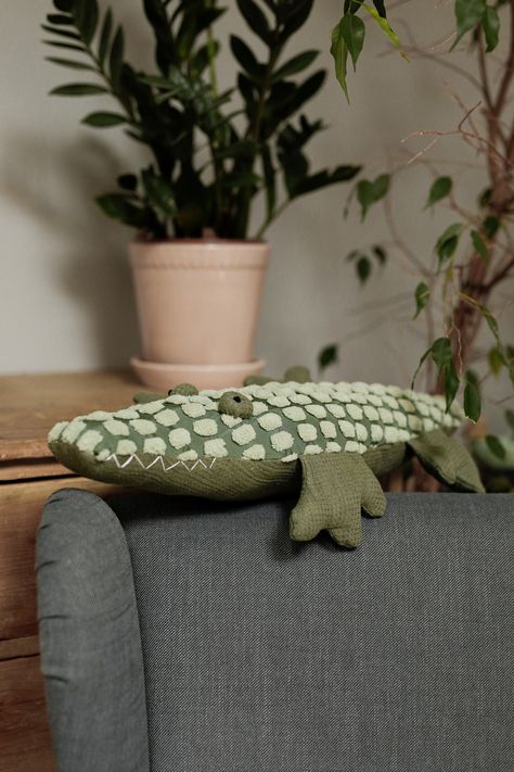 Ikea Cushion, Toys Sewing Patterns, Sleep Hug, Crocodile Pattern, Sewing Toys, Sewing Pattern Design, Soft Toys, Softies, Soft Toy