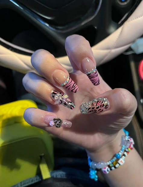 Gyaru Nails Pink, Gyaru Nails, Mcbling Nails, Grunge Nails, Goth Nails, Pretty Gel Nails, Really Cute Nails, Kawaii Nails, Trendy Nail Design