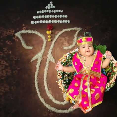 Perfect photo idea for ganesh chaturthi Ganesh Baby Photoshoot, Ganesh Chaturthi Photoshoot, Ganesh Theme Baby Photoshoot, Ganesh Chaturthi Baby Photoshoot, Festival Photoshoot, Ganesh Chaturthi Photos, Cute Flower Drawing, Baby Photography Poses, 7 Month Old Baby