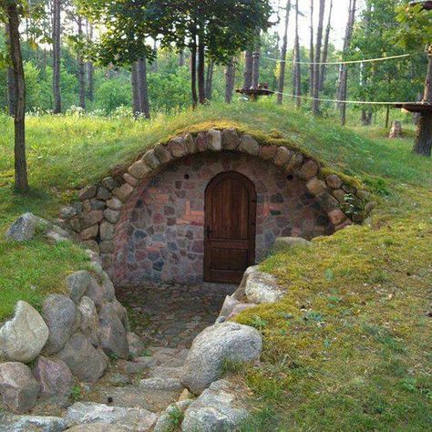 Pin by Sandy Benson on Entry Ways | Root cellar, Underground homes, Root cellar plans Root Cellar Plans, Case Sotterranee, Earth Sheltered Homes, Supraviețuire Camping, Casa Hobbit, Underground Shelter, Earthship Home, Root Cellar, Earth Sheltered