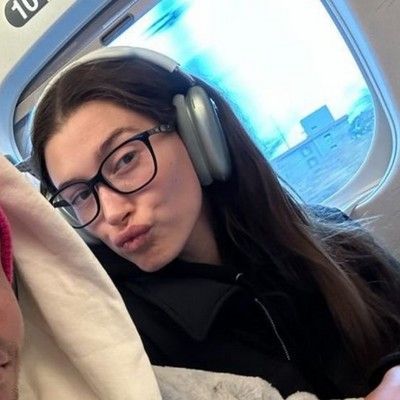 Glasses Outfit, Hailey Baldwin, Hailey Bieber, Insta Photo Ideas, Selfie Poses, Cute Couples Goals, Couple Goals, Love Her, Celebrities