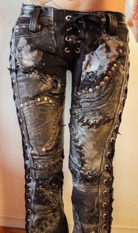 Goth Rock Outfits, Motorcycle Riding Outfits, Old West Photos, Jeans With Holes, Toxic Vision, Post Apocalyptic Fashion, Apocalyptic Fashion, Biker Chick, Estilo Punk