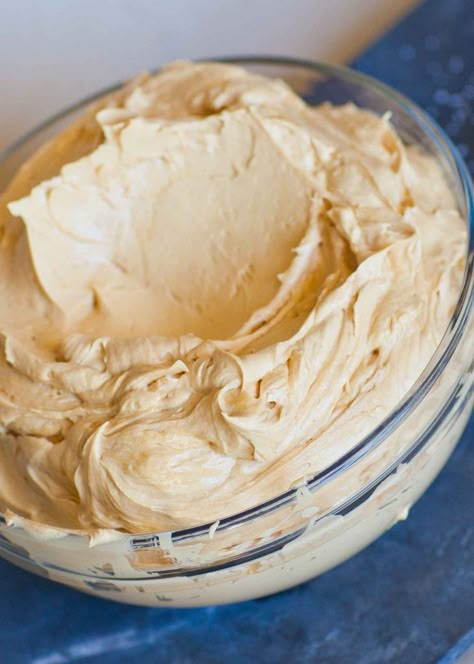 Salted Caramel Buttercream Frosting (video) - Tatyanas Everyday Food Salted Caramel Buttercream Frosting, Caramel Buttercream Frosting, Leche Cake, Salted Caramel Buttercream, Salted Caramel Frosting, Beaux Desserts, Caramel Buttercream, Caramel Frosting, Buttercream Frosting Recipe