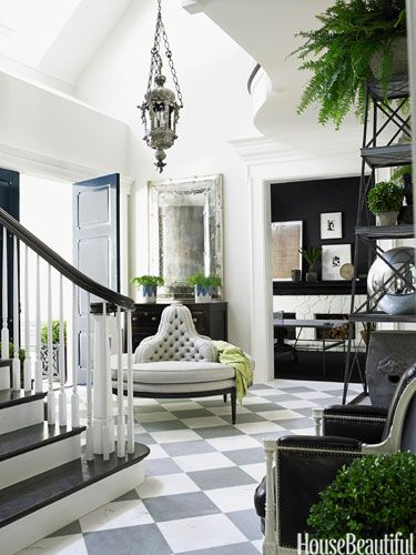 "I'm a traditionalist at heart, and this is my David Adler foyer," says designer Windsor Smith, who chose statuary marble and Bateig Blue limestone for the floor of her Los Angeles house. Traditional Foyer, Checkered Floor, Elegant Entryway, Black And White Interior, Foyer Decorating, Entrance Foyer, Home Luxury, Style At Home, White Decor