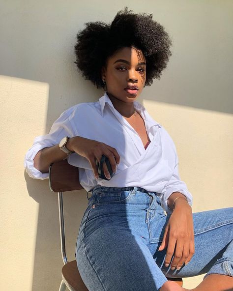 P E T I T   S O L A Y Y’s Instagram profile post: “Jean chemise la base les gars  Jean @prettylittlething” Short Natural Curly Hair, Hair Afro, Pelo Afro, Professional Women, Cute Summer Outfits, Afro Hairstyles, Business Casual Outfits, Looks Style, Curly Hair Styles Naturally