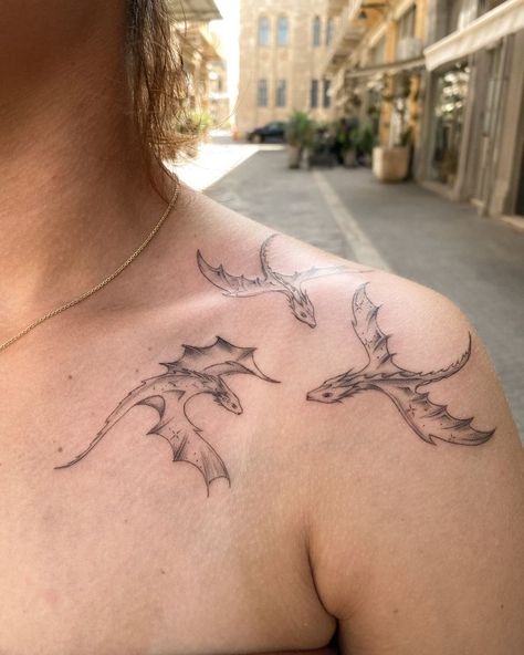 Spiral Dragon Tattoo, Cute Tattoos Dragon, Simple Dragon Back Tattoo, 13 Wyvern Tattoo, Caller Bones Tattoo, One Line Dragon Tattoo, Puff The Magic Dragon Tattoo, Dragon On Shoulder Tattoo, Collar Bone Dragon Tattoo