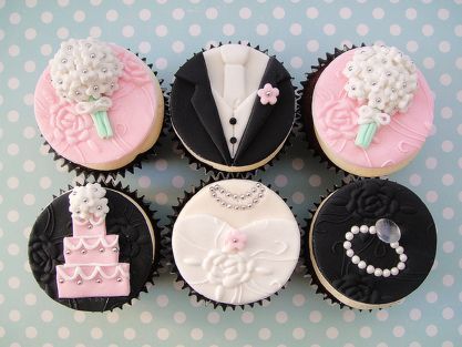 Wedding cupcakes...too fun! =) Engagement Cupcakes, Engagement Cake Toppers, Mini Torte, Fondant Recipe, Fondant Cupcake Toppers, Wedding Treats, Bridal Shower Cakes, Beautiful Cupcakes, Engagement Cakes