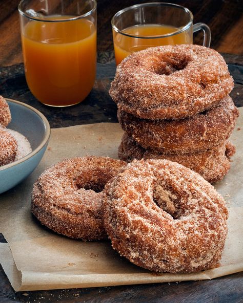 Apple Cider Doughnut Recipe, Cider Donuts Recipe, Apple Cider Donuts Recipe, Apple Cider Recipe, Pane Dolce, Homemade Apple Cider, Apple Cider Donuts, Gateaux Cake, Homemade Donuts