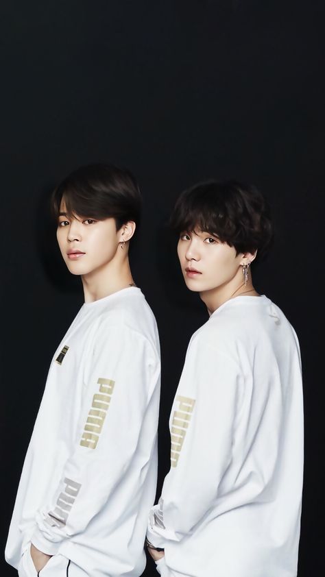 Jimin And Suga, Bts Group Photo Wallpaper, Suga Wallpaper, Bts Maknae Line, Bts Group Photos, Suga Yoongi, Park Jimin Cute, Jimin Wallpaper, Phone Wallpaper For Men