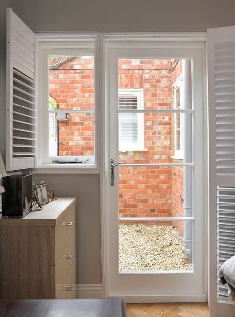 Window Beside Door, Kitchen Garden Door, Kitchen Back Door Ideas, Kitchen Doors To Outside, Backdoor Decor, Modern Kitchen Window Treatments, Back Door Ideas, Kitchen Door Ideas, Glass Back Door