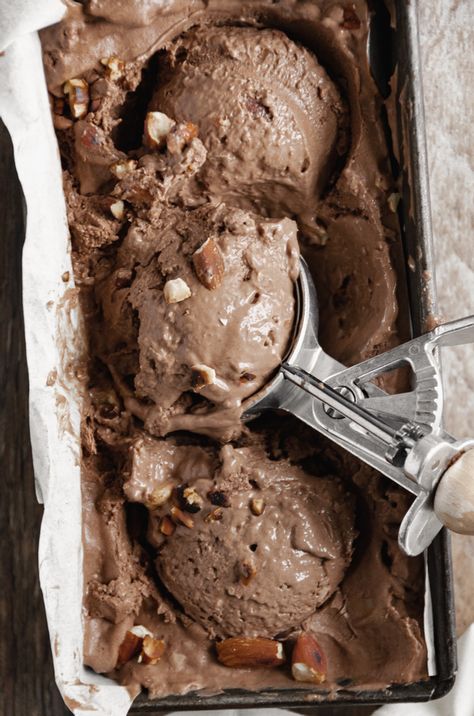 Gutsy Baker, Fudge Ice Cream Cake, Ice Cream Trifle, Ice Cream Dairy Free, I Love Ice Cream, Dark Chocolate Ice Cream, Making Ice Cream, Almond Ice Cream, Ice Cream Mix