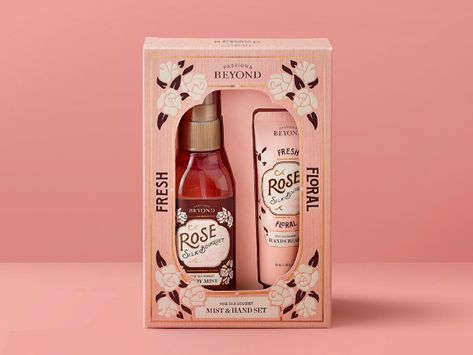 Passion & Beyond - Rose Silk Bouquet on Packaging of the World - Creative Package Design Gallery Rose Packaging Design, Window Packaging Design, Bundle Packaging, Rose Packaging, Festive Packaging, Hanging Wall Organizer, Hand Lettering Logo, Medicine Packaging, Fluffy Cake