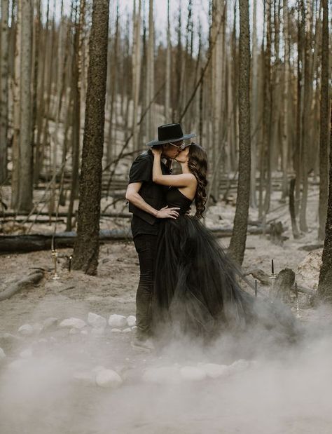 Modern Witch Elopement // engagement shoot in all black // photos by White Willow Photography Black Elopement, Halloween Themed Wedding, Gothic Wedding Dress, Goth Wedding, Dark Wedding, Moody Wedding, Halloween Tags, Halloween Photoshoot, Gothic Wedding