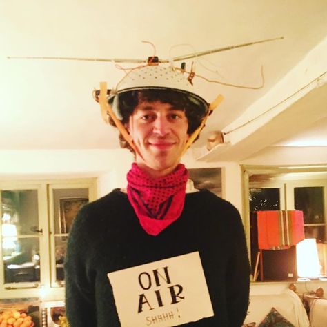 cosmo sheldrake Merlin Sheldrake, Cosmo Sheldrake, British Music, Song Artists, 3 People, Crochet Scarf, Singers, Music Artists, Cosmos